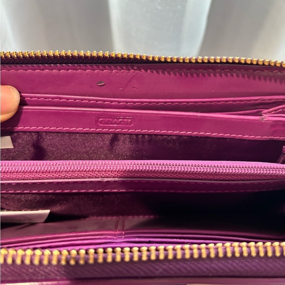 Coach F49508 Patent Signature Iris Purple Long
Bow Heart Zip Wallet (2012-2013) - Picture 8 of 12